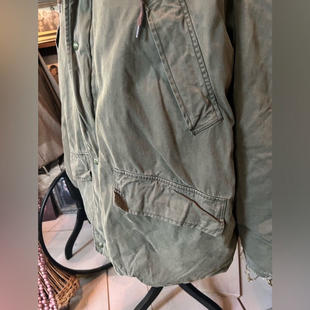 SOLD ——POLO By Ralph Lauren Down filled Khaki coat w a dyed lambskin fur collar. - Picture 6 of 13